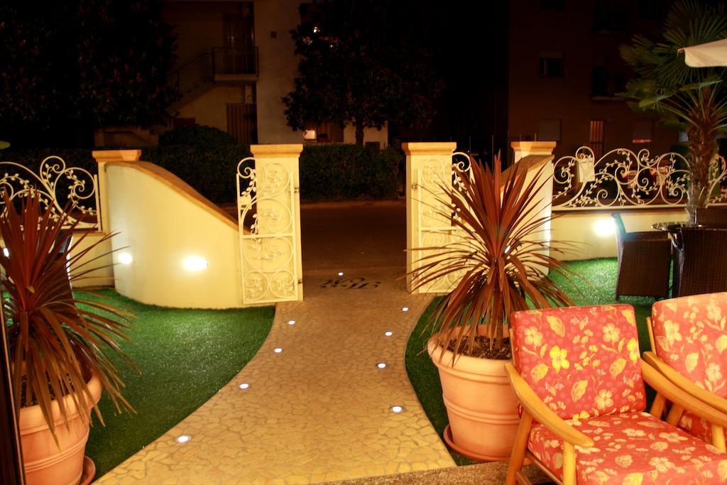 Hotel Monica Cervia Exterior photo
