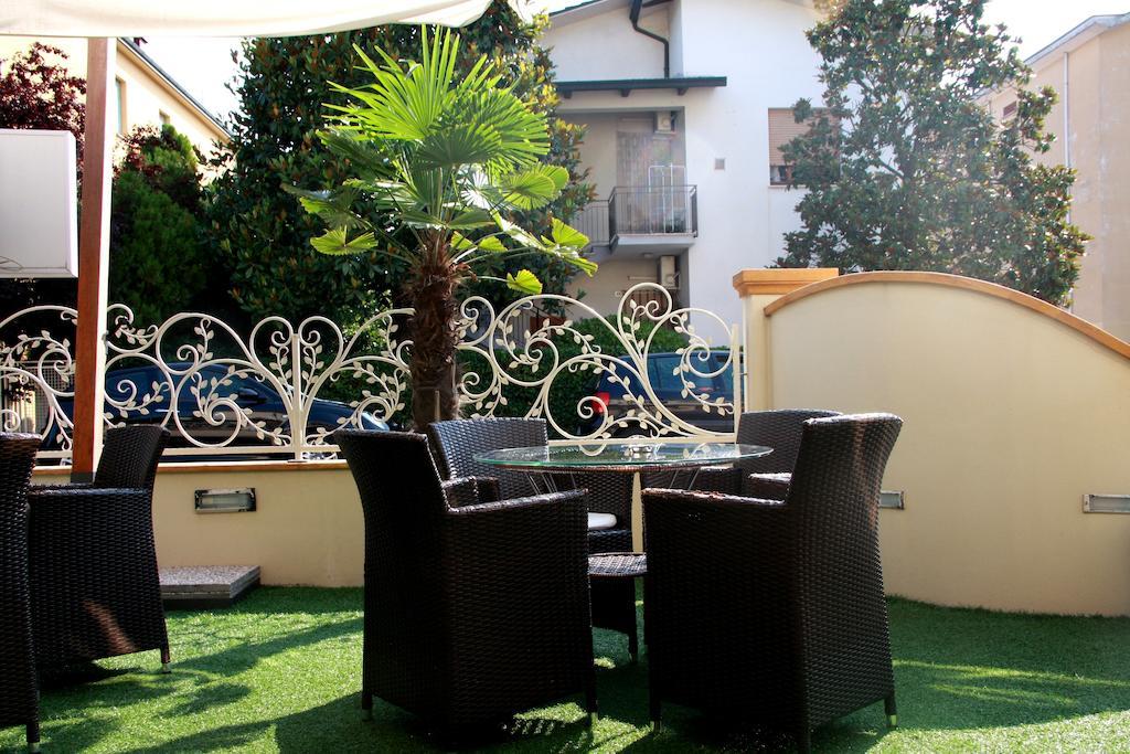 Hotel Monica Cervia Exterior photo