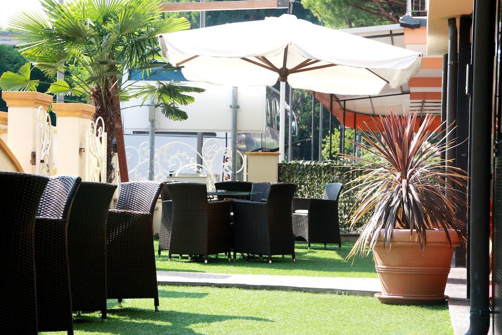 Hotel Monica Cervia Exterior photo